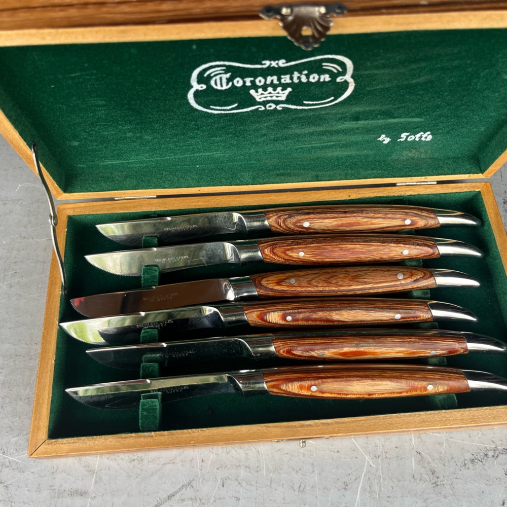 Coronation knives